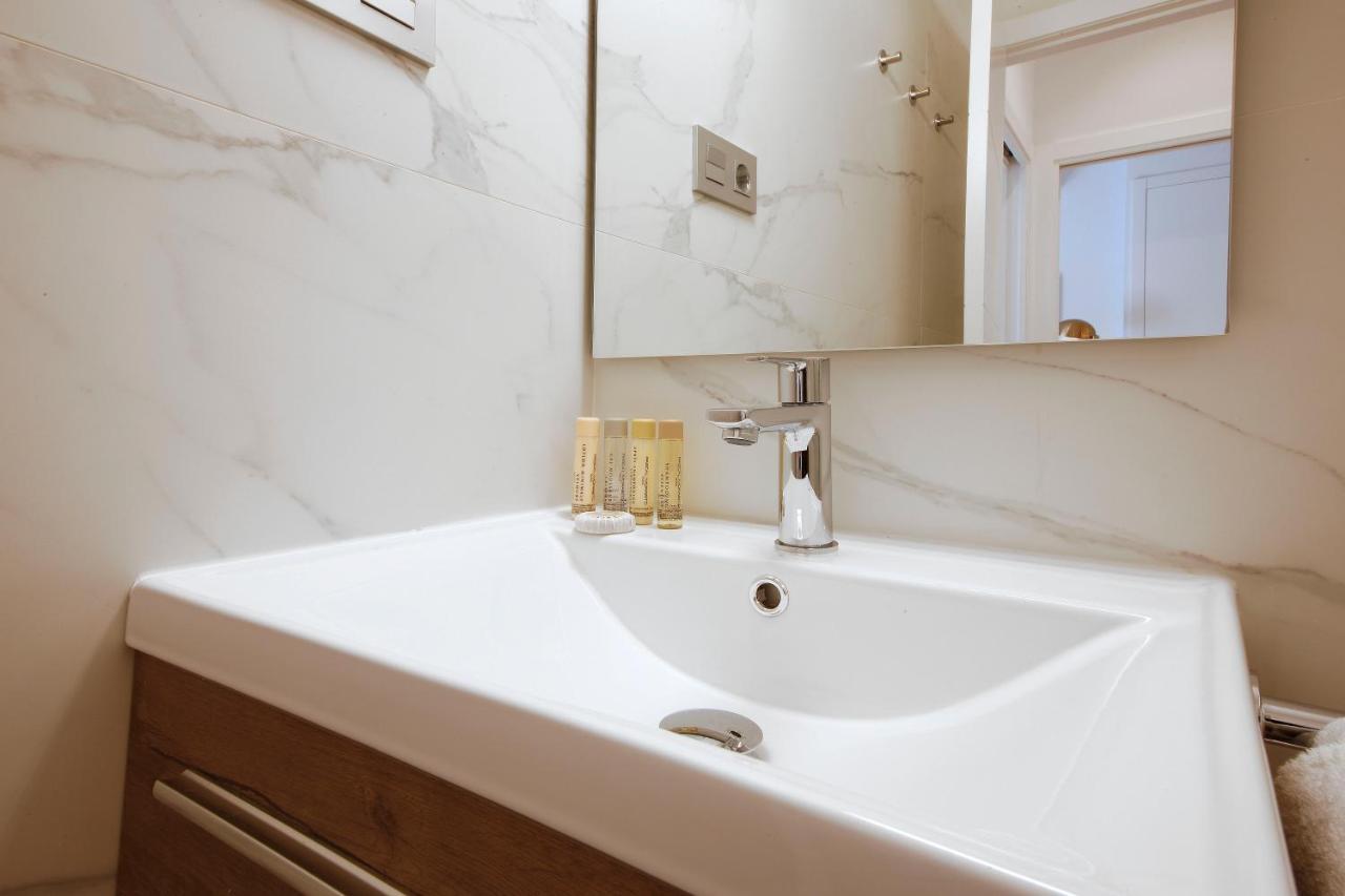 Tirso Suite Madrid Eksteriør bilde